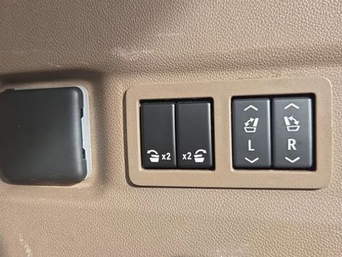 Used 2024 GMC Yukon XL Denali image 14