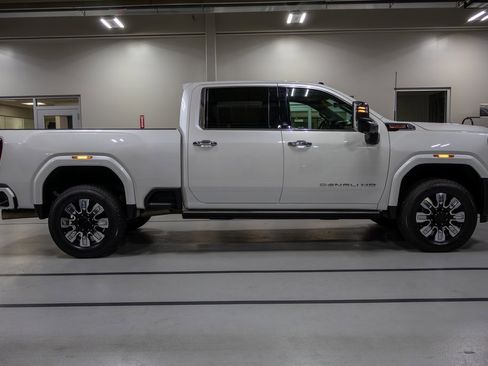 Used 2024 GMC Sierra 3500 Denali w/ Denali Reserve Package image 6