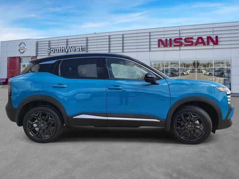 New 2026 Nissan Kicks SR FWD image 4