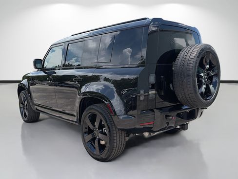 New 2026 Land Rover Defender 110 X-Dynamic SE AWD/4WD image 3