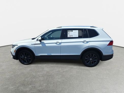 Used 2024 Volkswagen Tiguan SE w/ Panoramic Sunroof Package AWD/4WD image 8