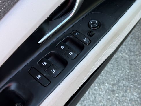 Used 2023 Hyundai Elantra Limited w/ Cargo Package image 17