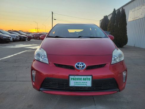Used 2015 Toyota Prius Two image 2
