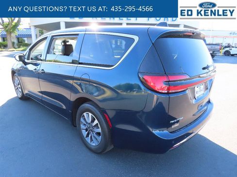 Used 2024 Chrysler Pacifica Limited FWD image 32