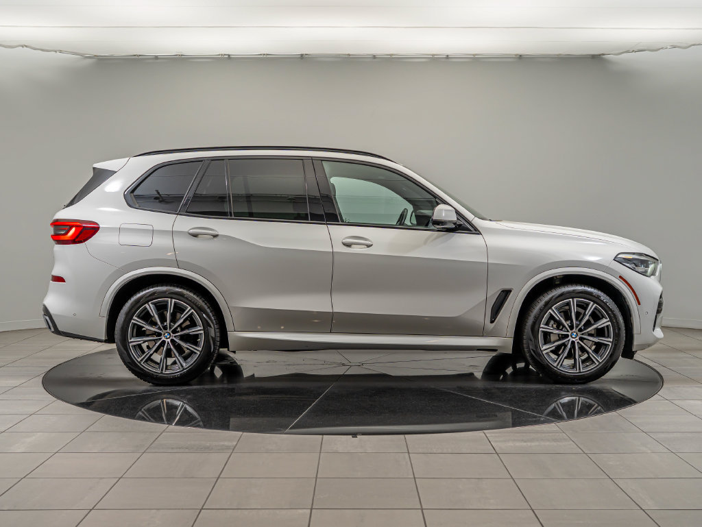 Used 2022 BMW X5 xDrive40i w/ M Sport Package AWD/4WD image 4