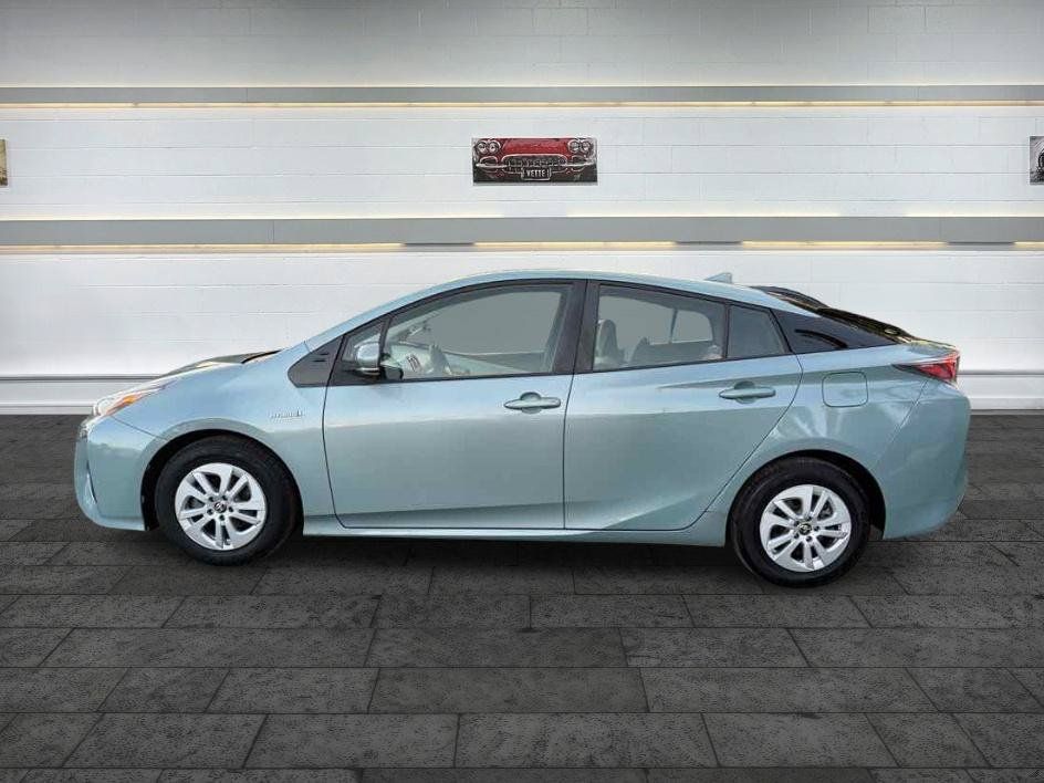 Used 2016 Toyota Prius Two FWD image 4