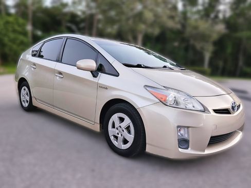 Used 2011 Toyota Prius Five image 3