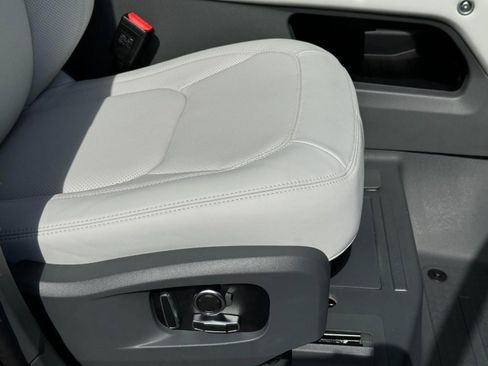 Certified 2025 Land Rover Defender 130 X-Dynamic SE image 21