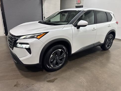 Used 2025 Nissan Rogue SV image 6