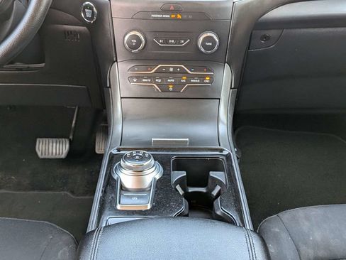 Used 2020 Ford Edge SE FWD image 20
