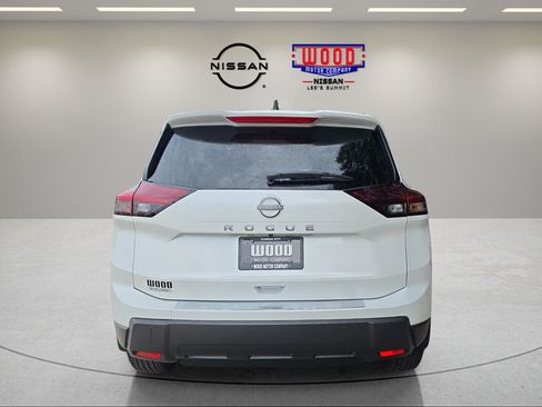 Certified 2026 Nissan Rogue SV FWD image 3