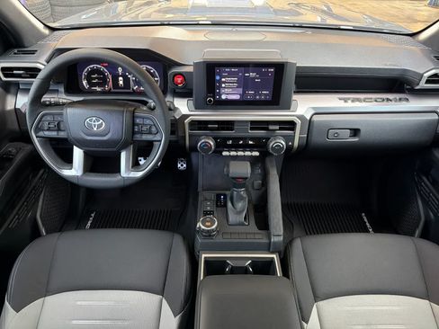 Used 2025 Toyota Tacoma TRD Sport AWD/4WD image 3