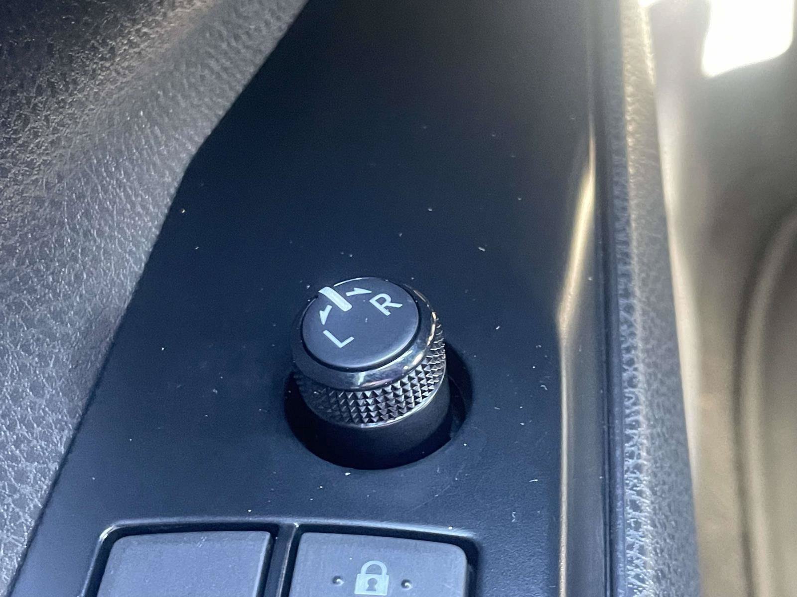 Used 2019 Toyota Camry SE FWD image 22
