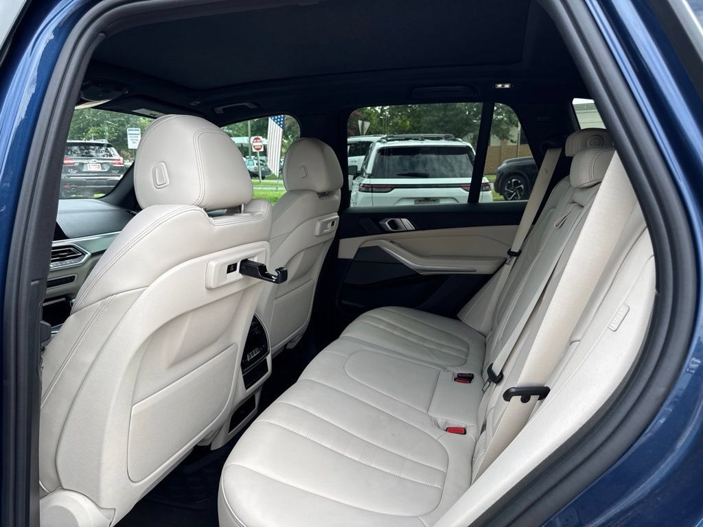 Used 2019 BMW X5 xDrive40i w/ M Sport Package AWD/4WD image 11