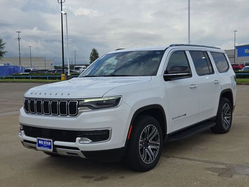Used 2024 Jeep Wagoneer Series II w/ Flexible Seating Group RWD image 8