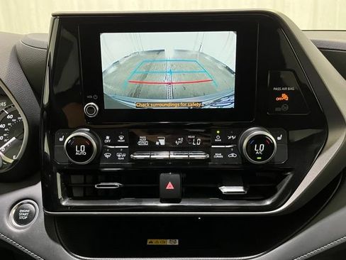 Certified 2024 Toyota Highlander XLE AWD/4WD image 22