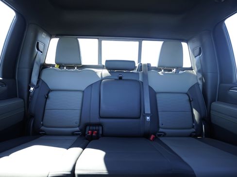 Used 2025 Chevrolet Silverado 2500 ZR2 w/ Technology Package image 29