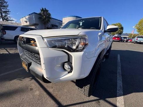 Used 2017 Toyota 4Runner SR5 AWD/4WD image 3