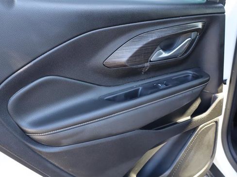 Used 2024 GMC Terrain SLE image 9