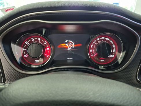 Used 2017 Dodge Challenger SRT Hellcat RWD image 10