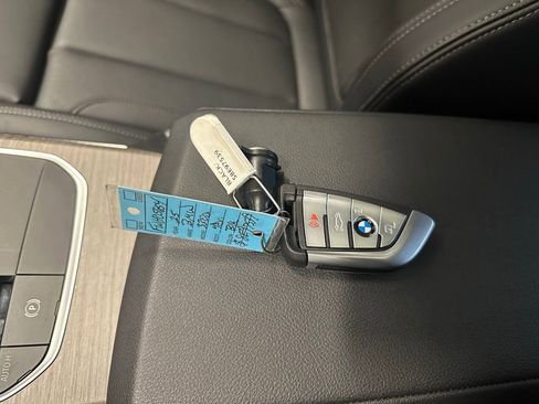 Used 2025 BMW 330i xDrive Sedan w/ Convenience Package image 40
