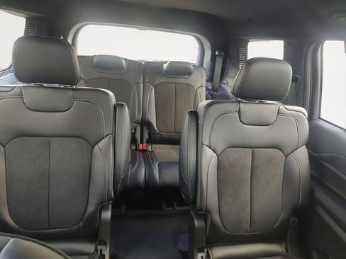 New 2025 Jeep Grand Cherokee L Laredo image 13