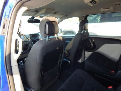 Used 2018 Dodge Grand Caravan SE w/ UConnect Hands-Free Group image 19