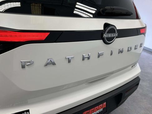 Used 2024 Nissan Pathfinder SV FWD image 10