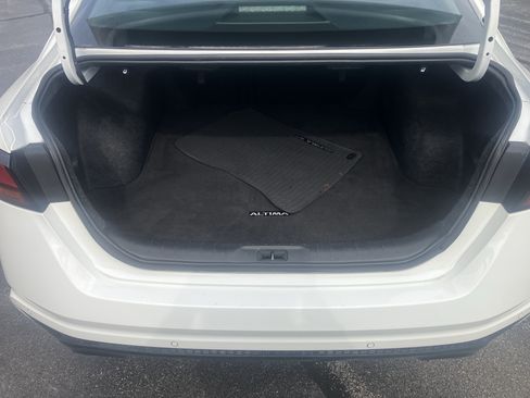 Used 2024 Nissan Altima 2.5 SR FWD image 14