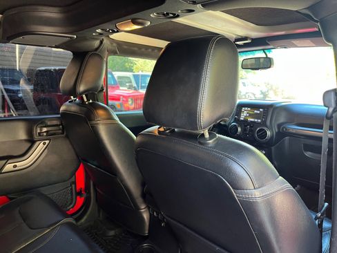 Used 2018 Jeep Wrangler Unlimited Sahara image 38