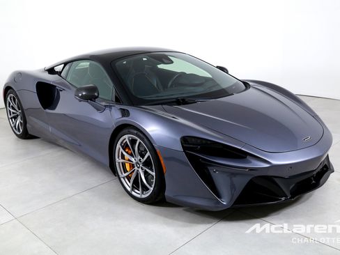 Used 2023 McLaren Artura image 3