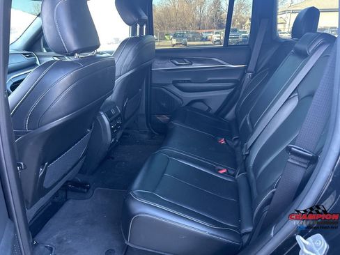 Used 2025 Jeep Grand Cherokee Limited w/ Luxury Tech Group II image 11