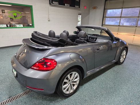Used 2013 Volkswagen Beetle TDI image 16