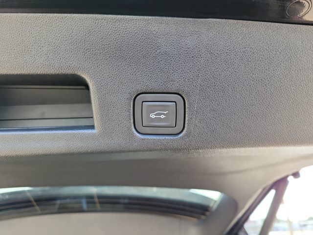 Used 2026 GMC Acadia Elevation w/ Elevation Premium Package FWD image 8