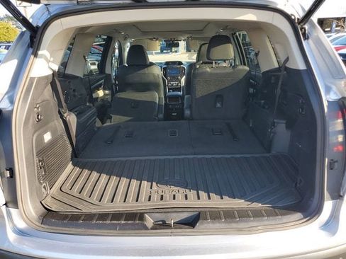 Used 2022 Subaru Ascent Touring image 9