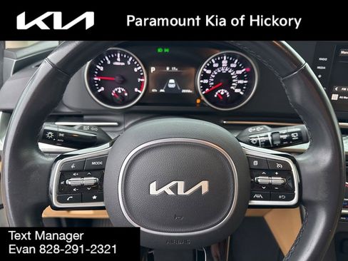 Used 2023 Kia Carnival LX image 34