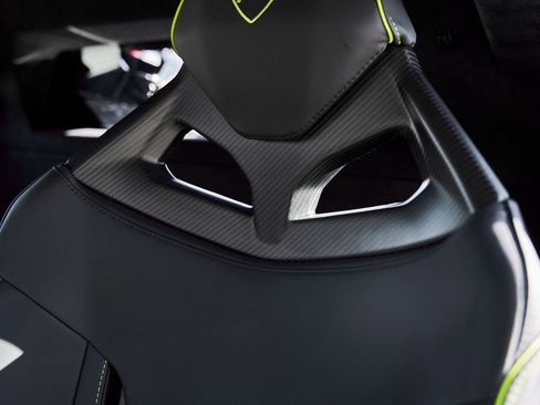 Used 2025 Lamborghini Revuelto image 49