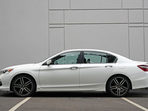 Used 2017 Honda Accord Sport image 8