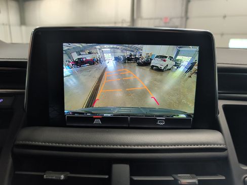 Used 2022 GMC Yukon XL SLE AWD/4WD image 13