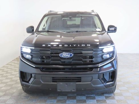 Used 2025 Ford Expedition Max Active AWD/4WD image 2