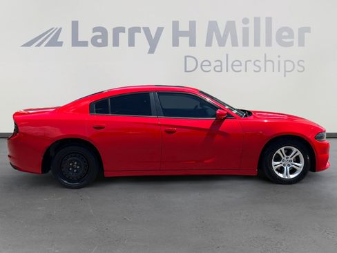 Used 2020 Dodge Charger SXT w/ Leather Interior Group RWD image 6