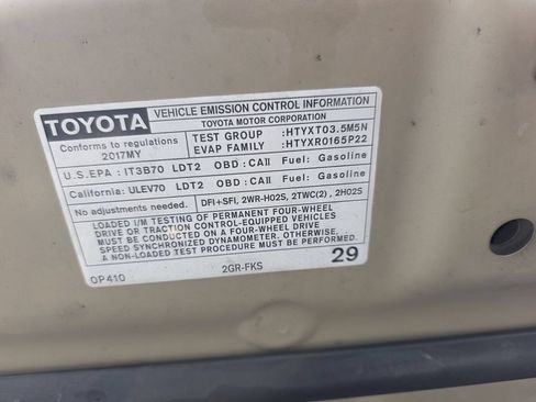 Used 2017 Toyota Tacoma TRD Off-Road w/ Tow Package AWD/4WD image 31
