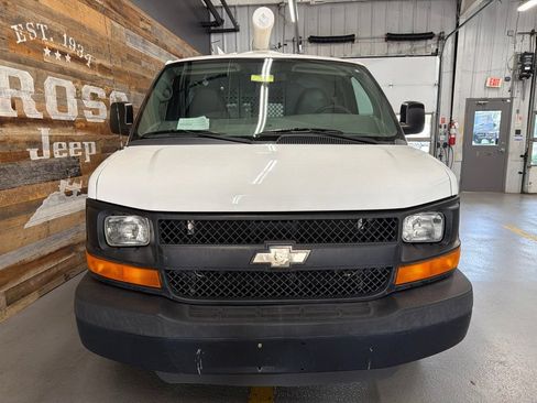 Used 2014 Chevrolet Express 2500 RWD image 4