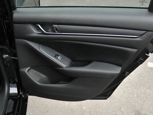 Used 2018 Honda Accord Sport image 39