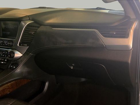 Used 2017 Chevrolet Suburban LT RWD image 18