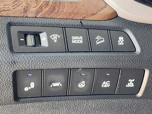 Used 2017 Hyundai Santa Fe Limited AWD/4WD image 27