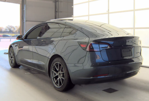 Used 2022 Tesla Model 3 Long Range AWD/4WD image 3