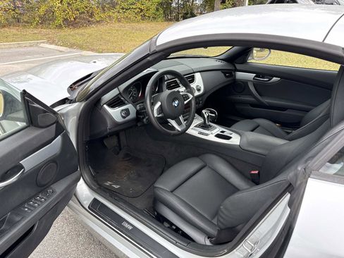 Used 2014 BMW Z4 sDrive28i image 4