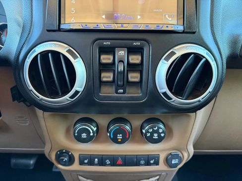 Used 2013 Jeep Wrangler Unlimited Sahara w/ Dual Top Group AWD/4WD image 24