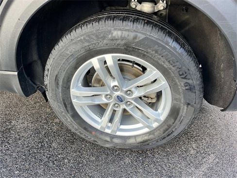 Used 2023 Ford Explorer XLT image 11